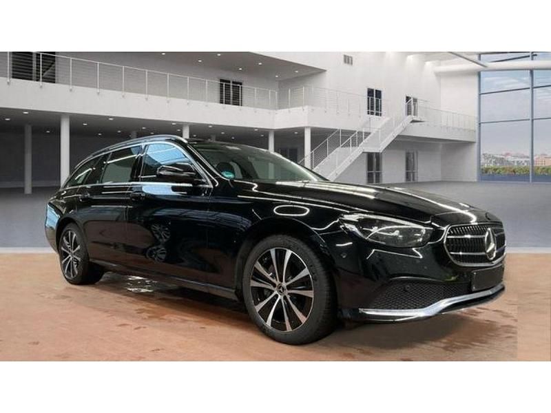 Gebraucht Mercedes E300 320 PS (235 kW) 2022 Schwarz/baltic black Kombi