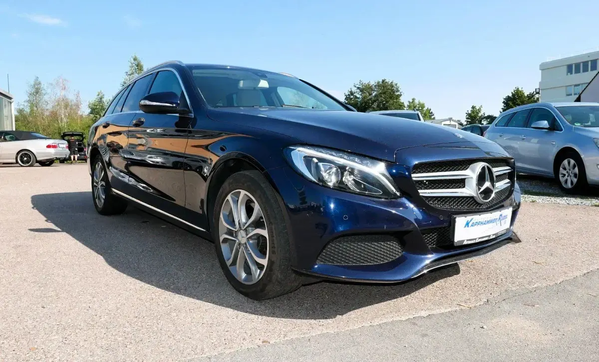 Gebraucht Mercedes C250 204 PS (150 kW) 2015 Blau Kombi