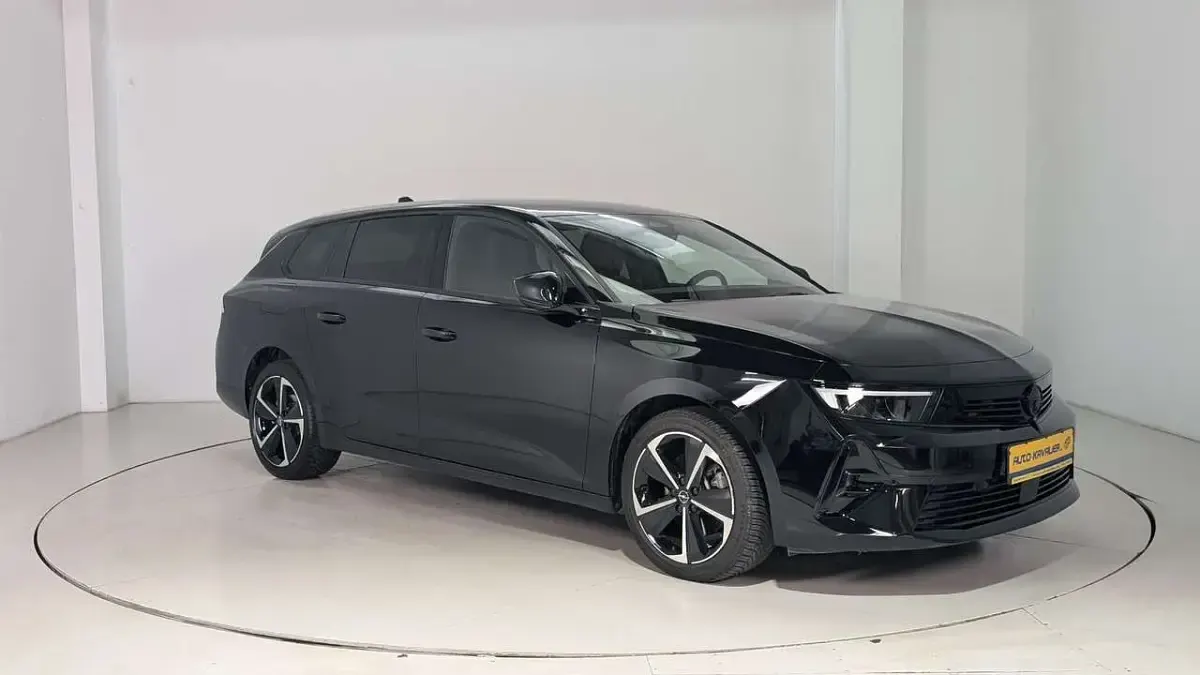 Gebraucht Opel Astra 131 PS (96 kW) 2024 Schwarz perlanera Kleinwagen