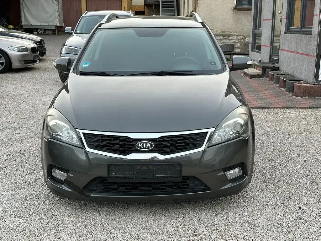 Gebraucht Kia Ceed 128 PS (94 kW) 2011 Silber Kleinwagen