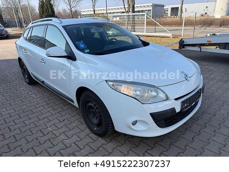 Gebraucht Renault Mégane III Dynamique 106 PS (77 kW) 2011 Weiß Limousine