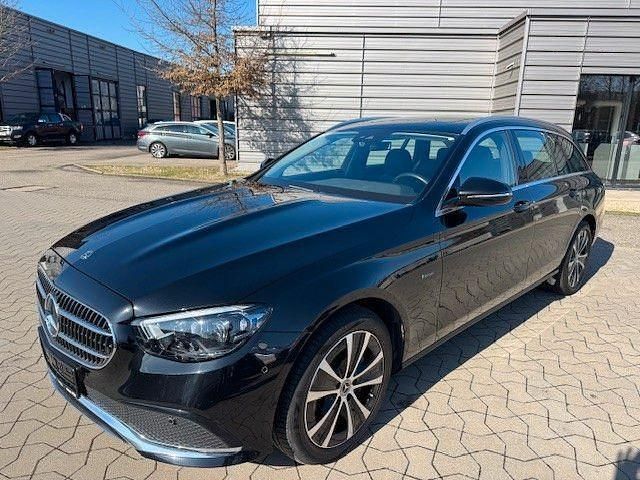 Schwarz Gebraucht 2021 Mercedes E300 Avantgarde Kombi | 29.500 € (Guter Preis) - Bild 1/2