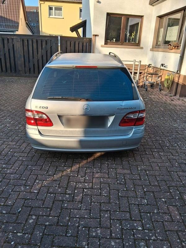 Gebraucht Mercedes E200 Avantgarde 163 PS (119 kW) 2005 Silber Kombi