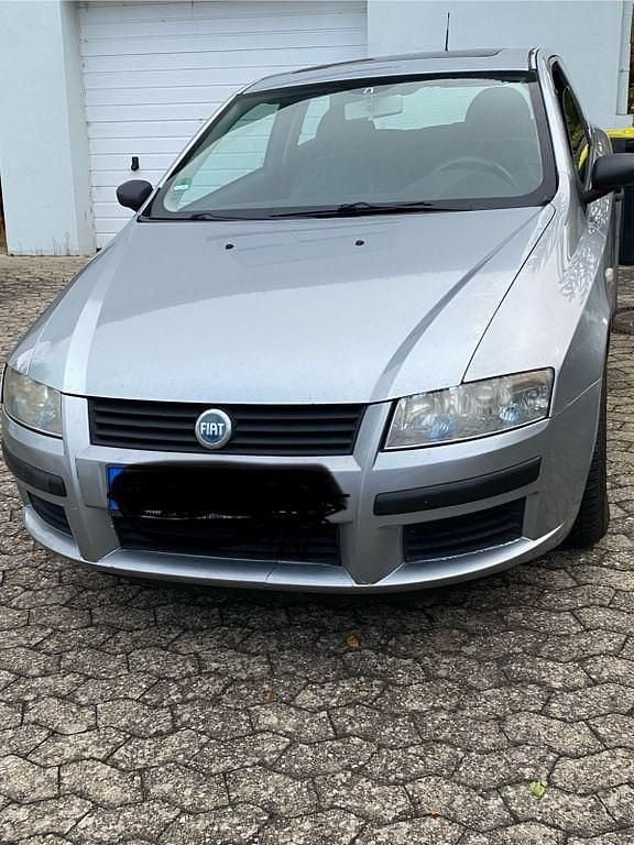 Grau Gebraucht 2005 Fiat Stilo Limousine | 600 € (Guter Preis) - Bild 1/4