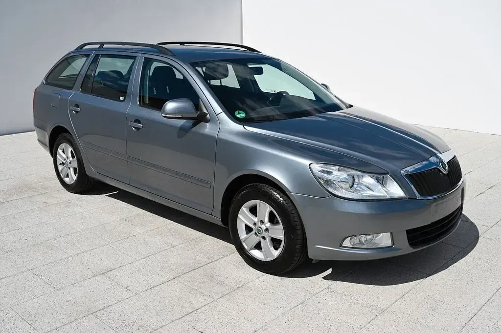 Gebraucht Skoda Octavia Ambition 140 PS (102 kW) 2012 Grau Limousine