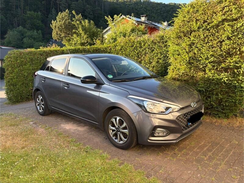Grau Gebraucht 2020 Hyundai i20 Advantage Kleinwagen | 10.200 € (Guter Preis) - Bild 1/4