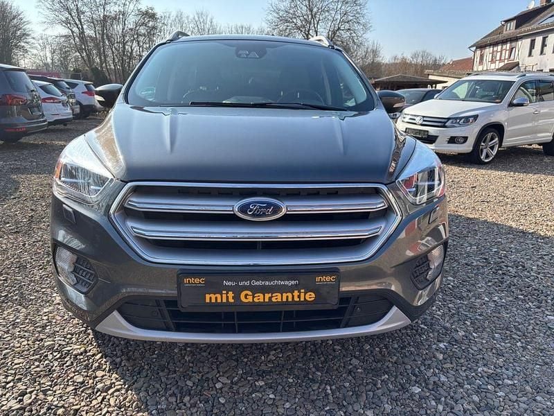 Gebraucht Ford Kuga Titanium 150 PS (110 kW) 2017 Grau SUV