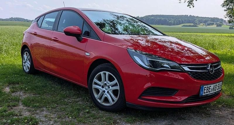 Rot Gebraucht 2017 Opel Astra Edition Kleinwagen | 9.999 € (Fairer Preis) - Bild 1/4