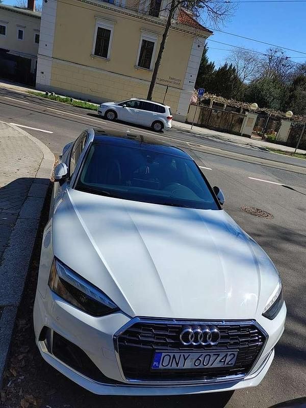 Weiß Gebraucht 2020 Audi A5 Sportback Design Coupé | 27.000 € (Fairer Preis) - Bild 1/4