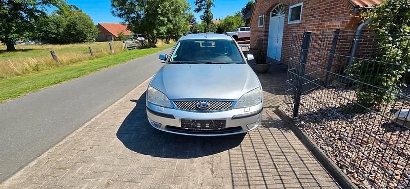Silber Gebraucht 2004 Ford Mondeo Kombi | 600 € (Superpreis) - Bild 1/4
