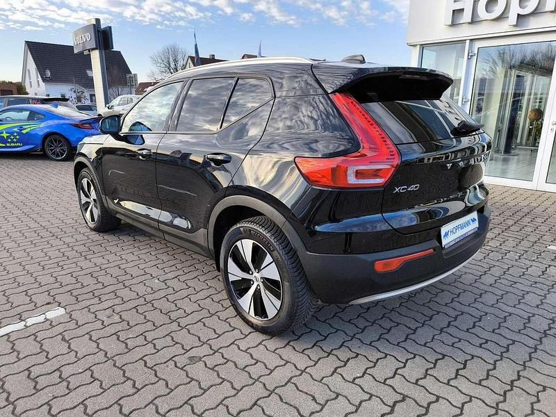 Gebraucht Volvo XC40 Momentum 163 PS (119 kW) 2021 Onyx black / metallic SUV