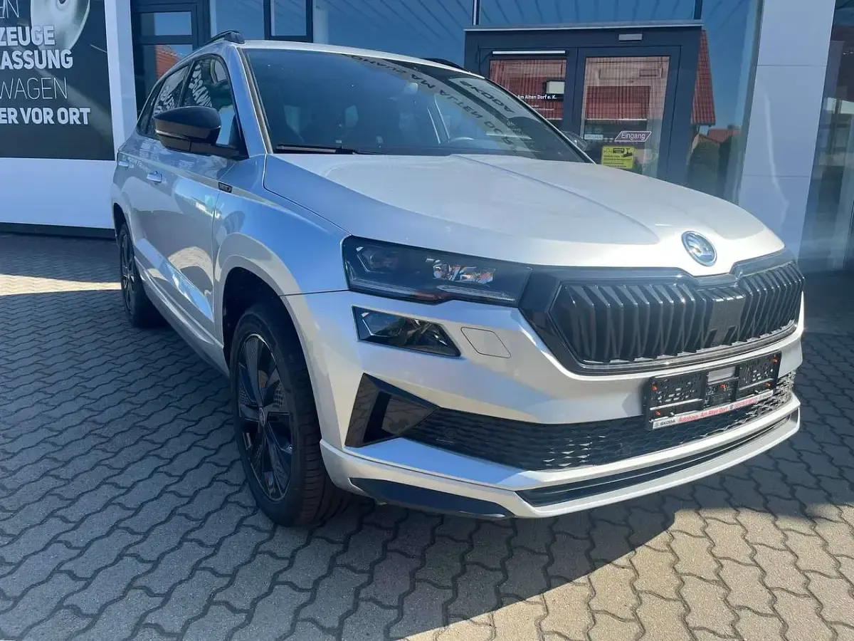 Neu Skoda Karoq SportLine 150 PS (110 kW) 2025 Brilliantsilber metallic SUV