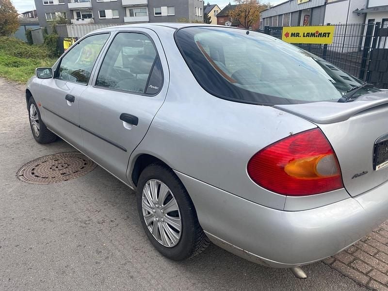 Gebraucht Ford Mondeo 90 PS (66 kW) 1998 Silber Limousine