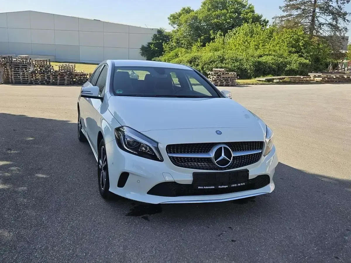 Second-hand Mercedes A200 156 CP (114 kW) 2016 Alb Hatchback
