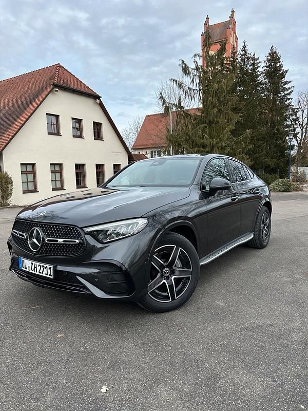 Schwarz Gebraucht 2025 Mercedes GLC220 AMG SUV | 66.400 € - Bild 1/4
