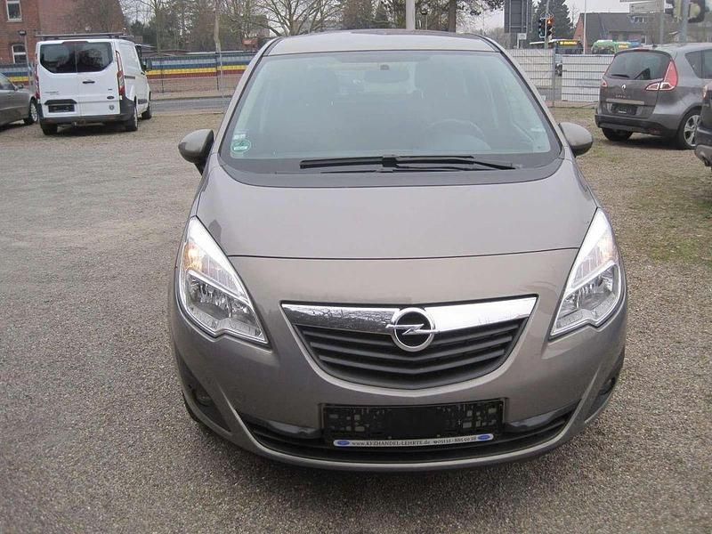 Gebraucht Opel Meriva Design Edition 101 PS (74 kW) 2011 Braun Van / Kleinbus