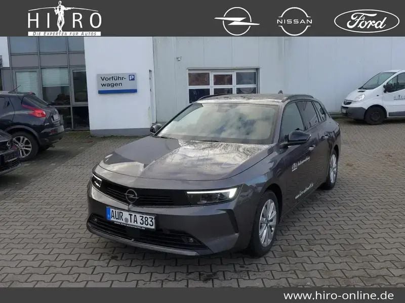 /typ aussenverkleidung lackierung Gebraucht 2024 Opel Astra Enjoy Kombi | 22.990 € (Fairer Preis) - Bild 1/4