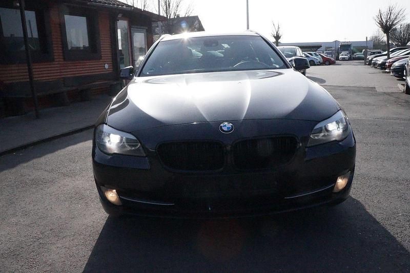 Gebraucht BMW 520 184 PS (135 kW) 2011 Grau Kombi
