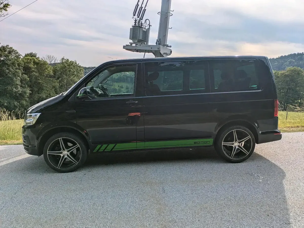 Gebraucht VW Multivan 150 PS (110 kW) 2018 Schwarz Van / Kleinbus