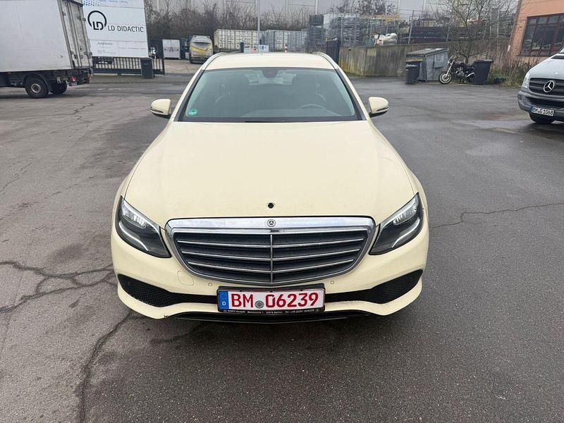 Gebraucht Mercedes E200 150 PS (110 kW) 2019 Gelb Kombi