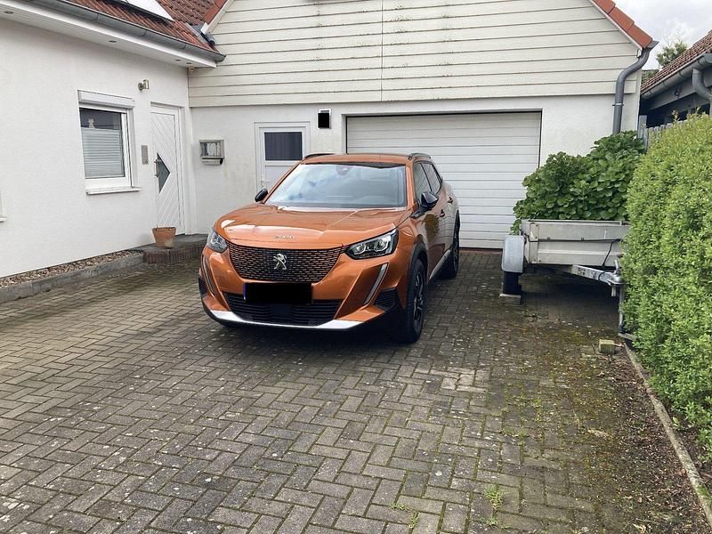 Gebraucht 2023 Peugeot e-2008 Allure SUV | 19.500 € (Guter Preis) - Bild 1/4