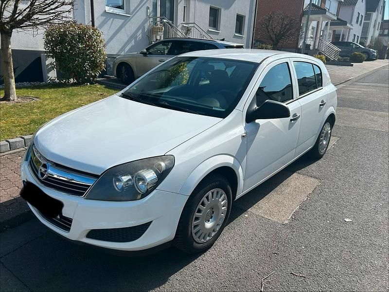 Gebraucht Opel Astra 90 PS (66 kW) 2009 Weiß Limousine