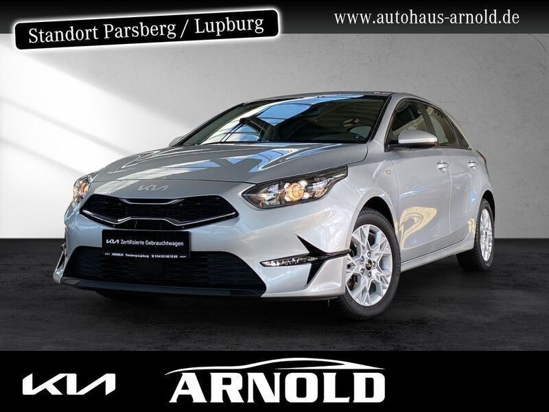 Silber sparklingsilber metallic Gebraucht 2024 Kia Ceed Comfort Limousine | 21.880 € (Superpreis) - Bild 1/4