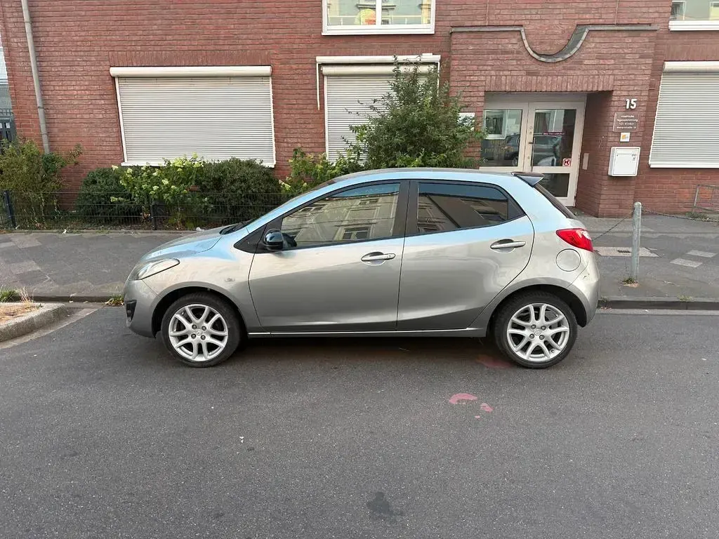 Gebraucht Mazda 2 75 PS (55 kW) 2014 Grau Limousine