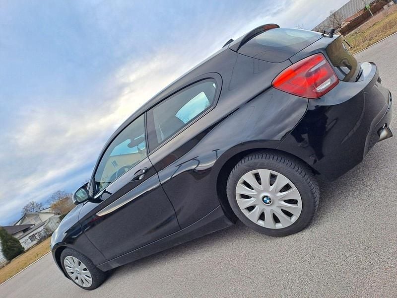 Gebraucht BMW 114 102 PS (75 kW) 2014 Schwarz Kleinwagen