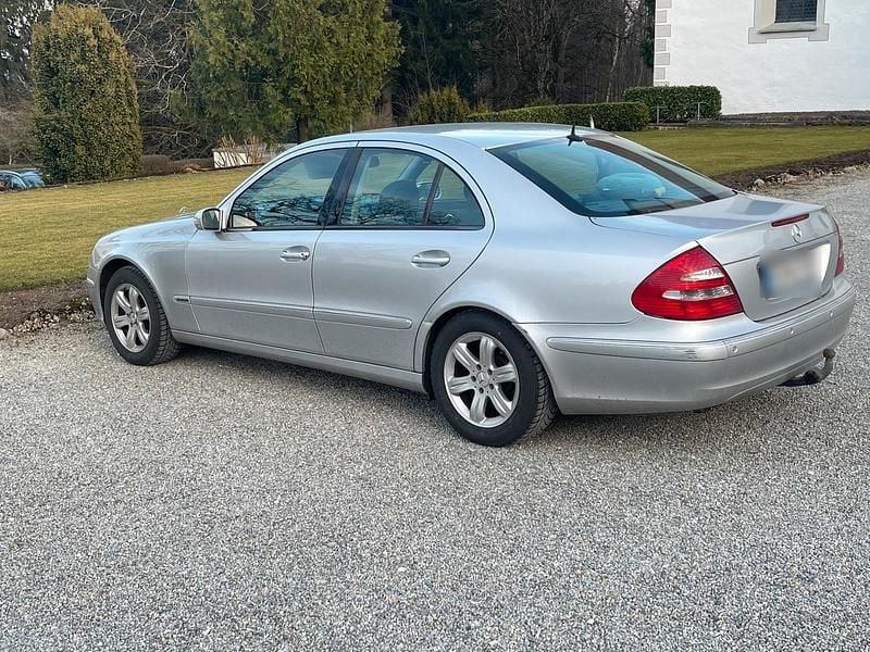 Gebraucht Mercedes 220 150 PS (110 kW) 2004 Silber Limousine