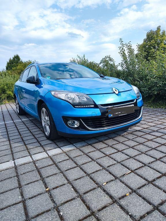 Blau Gebraucht 2012 Renault Mégane III Bose Edition Limousine | 3.750 € (Fairer Preis) - Bild 1/4