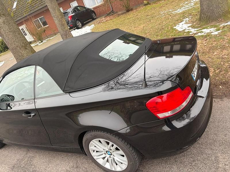 Gebraucht BMW 118 Cabriolet 140 PS (102 kW) 2009 Schwarz Cabrio