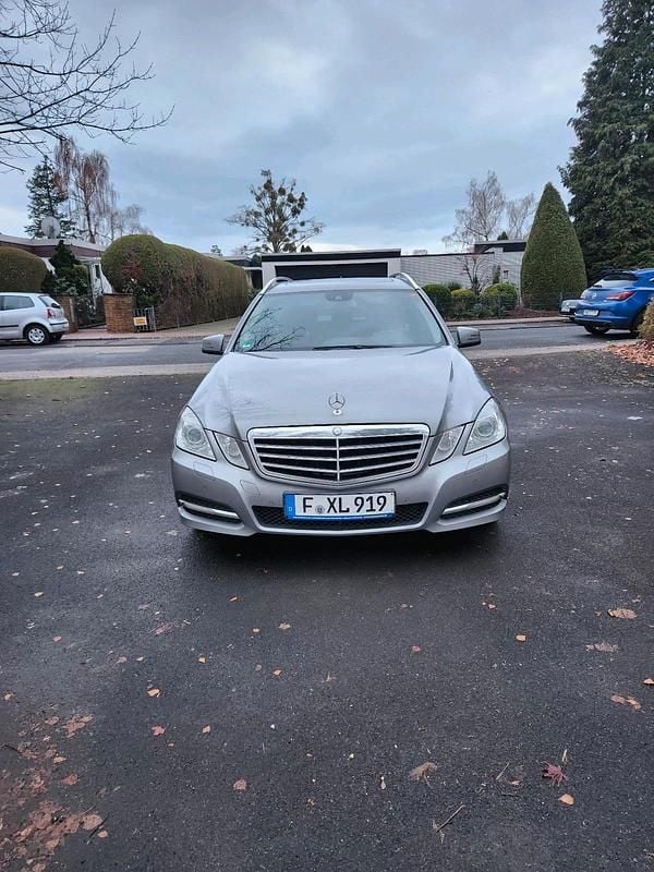Grau Gebraucht 2010 Mercedes E200 Kombi | 6.200 € (Superpreis) - Bild 1/4