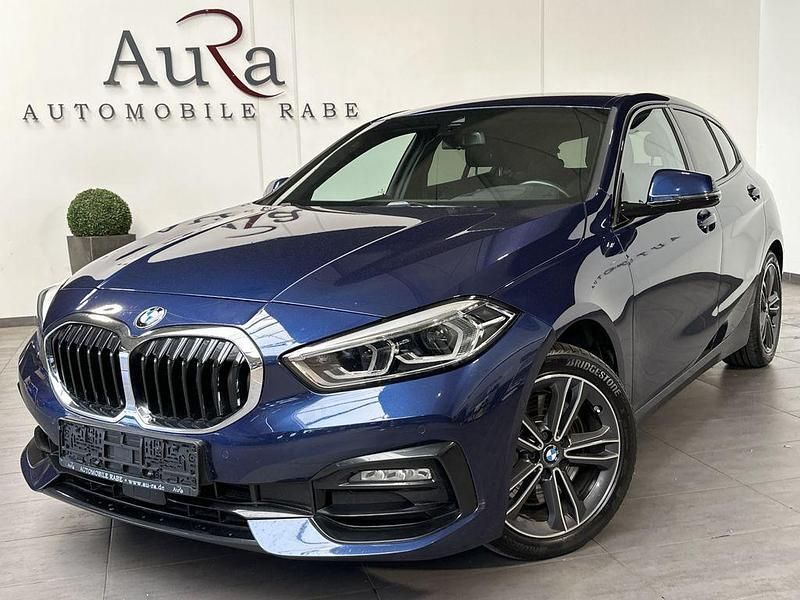 Blau Gebraucht 2020 BMW 120 Sport Line Kleinwagen | 22.749 € (Fairer Preis) - Bild 1/4