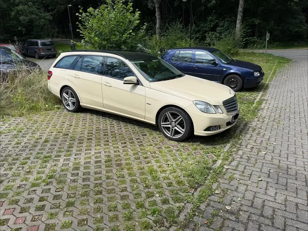 Gebraucht Mercedes E200 136 PS (100 kW) 2011 Beige Kombi