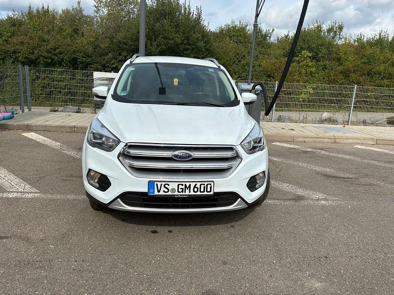 Weiß Gebraucht 2019 Ford Kuga Cool & Connect SUV | 14.700 € (Fairer Preis) - Bild 1/4