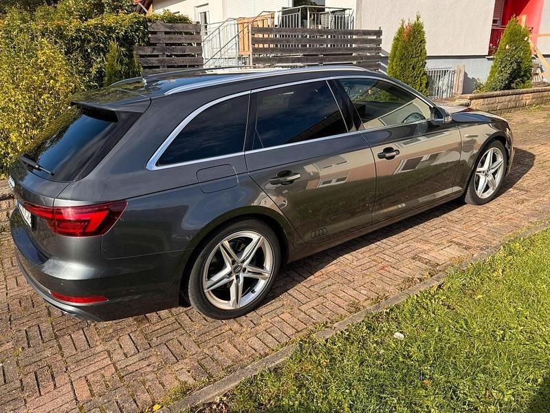 Gebraucht Audi A4 S-Line 190 PS (139 kW) 2019 Kombi