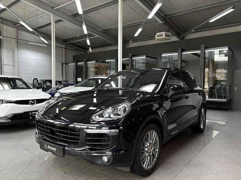 Schwarz Gebraucht 2016 Porsche Cayenne SUV | 40.990 € (Etwas zu teuer) - Bild 1/4