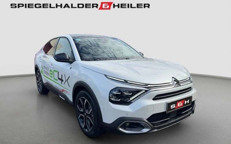 Weiß Gebraucht 2023 Citroën e-C4 Shine Limousine | 26.900 € (Teuer) - Bild 1/4