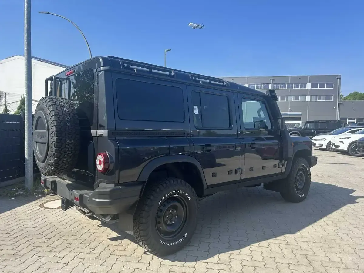 Neu Ineos Grenadier 286 PS (210 kW) 2026 Grau Limousine