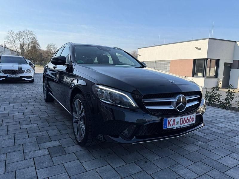 Gebraucht Mercedes C400 Avantgarde 333 PS (244 kW) 2019 Schwarz Kombi