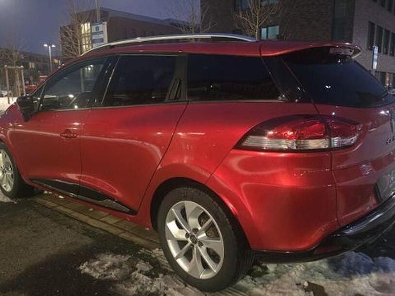 Gebraucht Renault Clio IV LIMITED 130 PS (95 kW) 2018 Rot Limousine