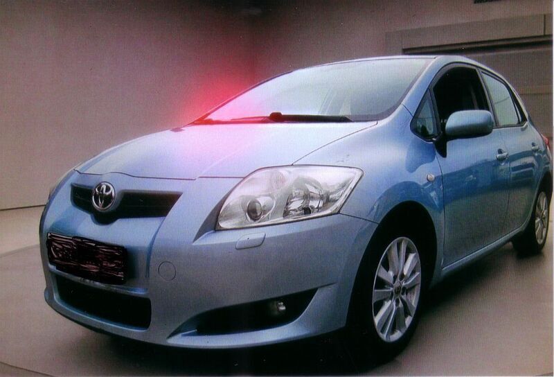Silber Gebraucht 2008 Toyota Auris Limousine | 5.990 € (Guter Preis) - Bild 1/4