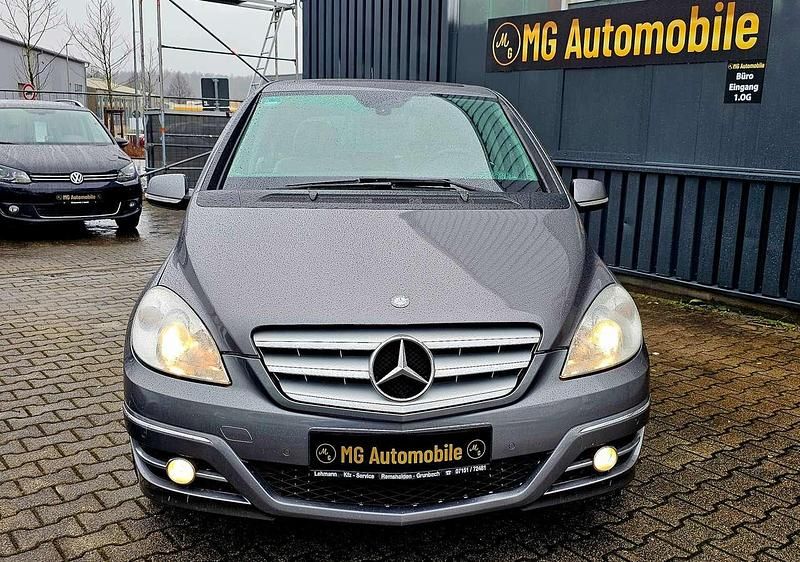 Gebraucht Mercedes B200 136 PS (100 kW) 2010 Grau Van / Kleinbus