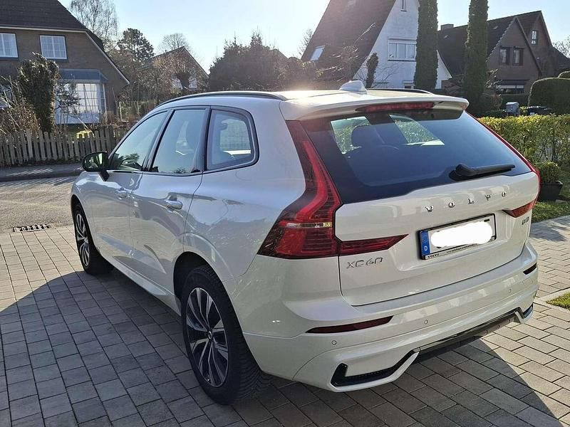 Gebraucht Volvo XC60 Plus 197 PS (144 kW) 2023 Weiß SUV