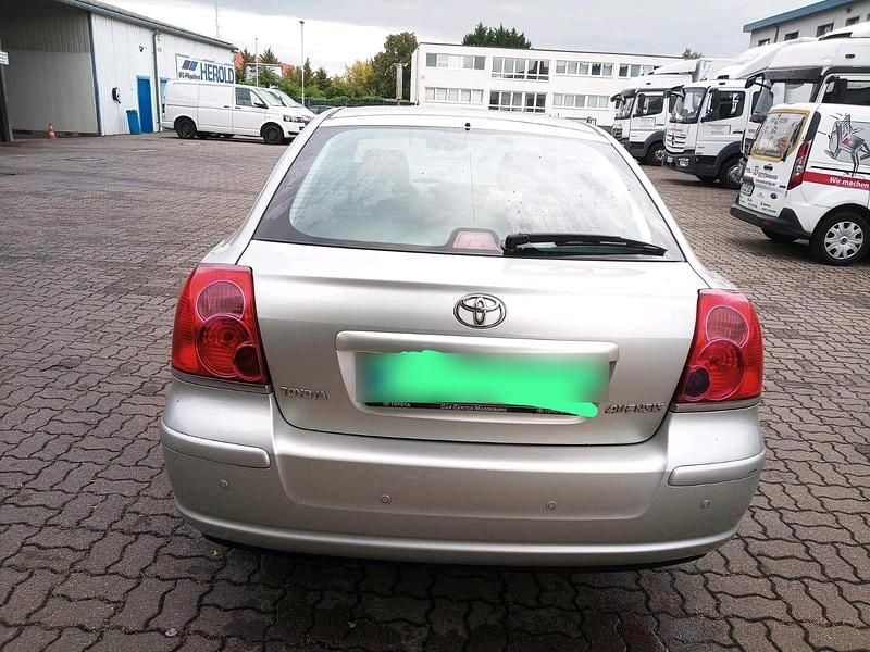 Silber Gebraucht 2005 Toyota Avensis Limousine | 3.000 € (Guter Preis) - Bild 1/4