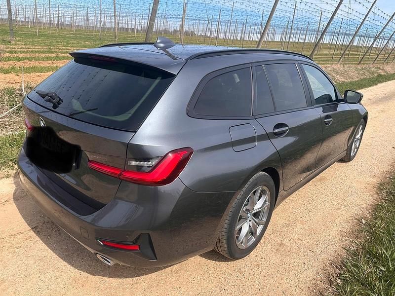 Gebraucht BMW 320 Advantage 190 PS (139 kW) 2020 Grau Kombi
