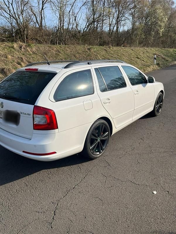 Gebraucht Skoda Octavia RS 170 PS (125 kW) 2009 Weiß Kombi
