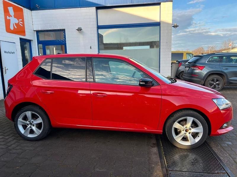 Gebraucht Skoda Fabia Cool Plus 75 PS (55 kW) 2019 Rot Limousine