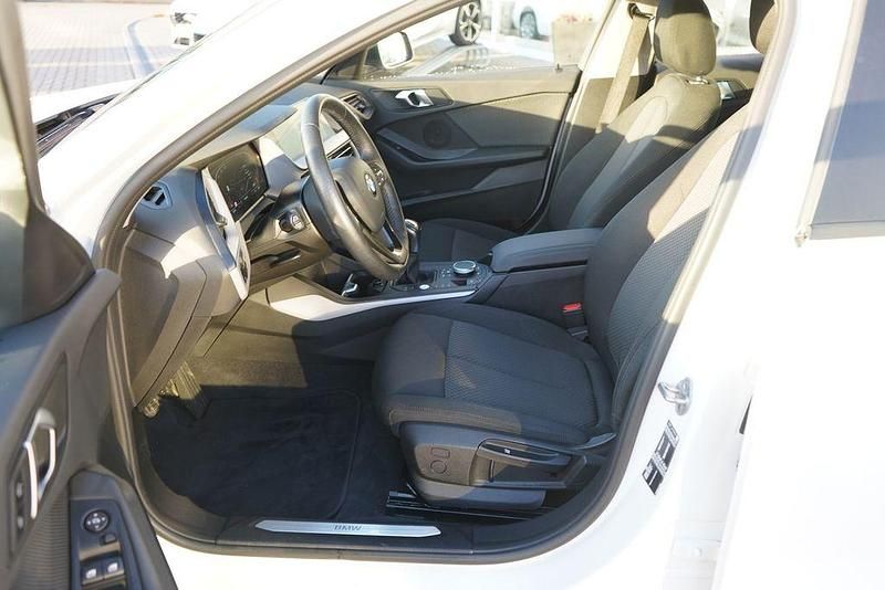 Gebraucht BMW 118 Advantage 140 PS (102 kW) 2020 Weiss Kleinwagen